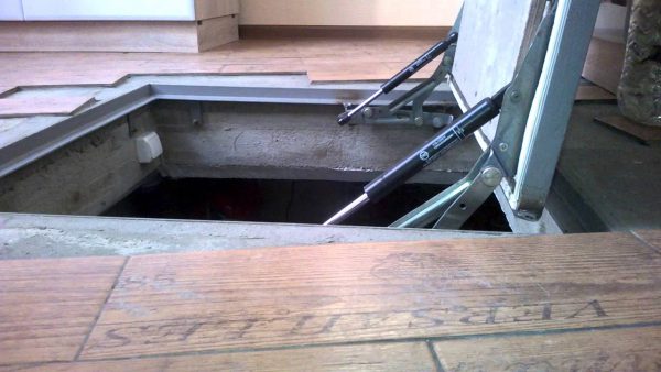 Как изготавливают люки в подвал?