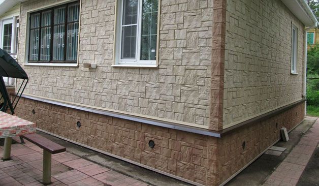Отделка дома цокольным сайдингом