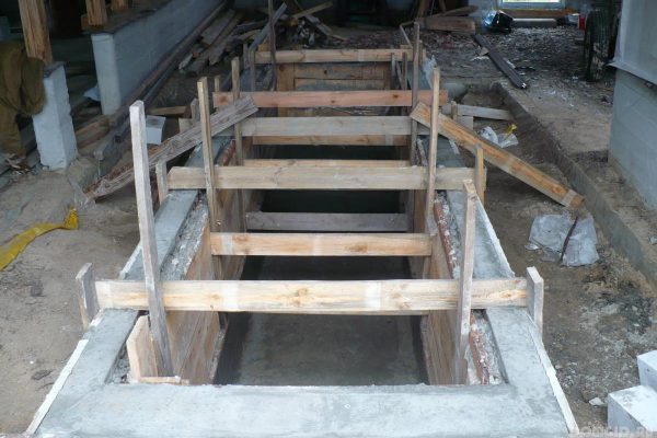 Выбор конструкции лестницы Лестница в погреб гаража